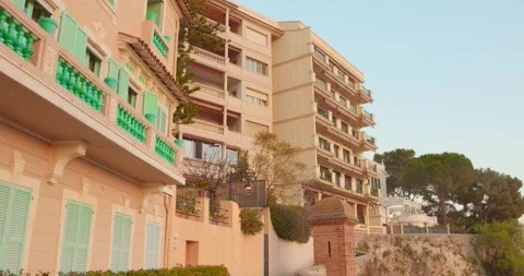Explore Monaco’s historic district with views of charming buildings and coastal Видео 331831038