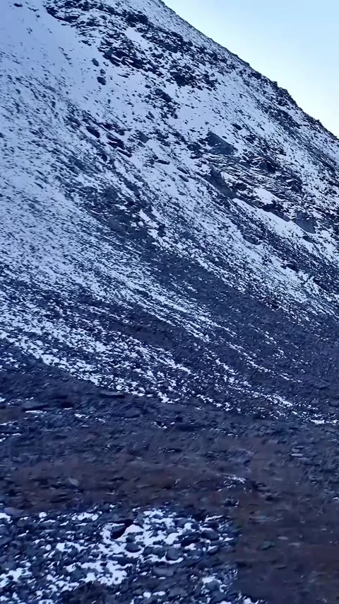 Explore Mount Siguniang in Sichuan with stunning aerial views from a drone Vídeos de archivo 335074448