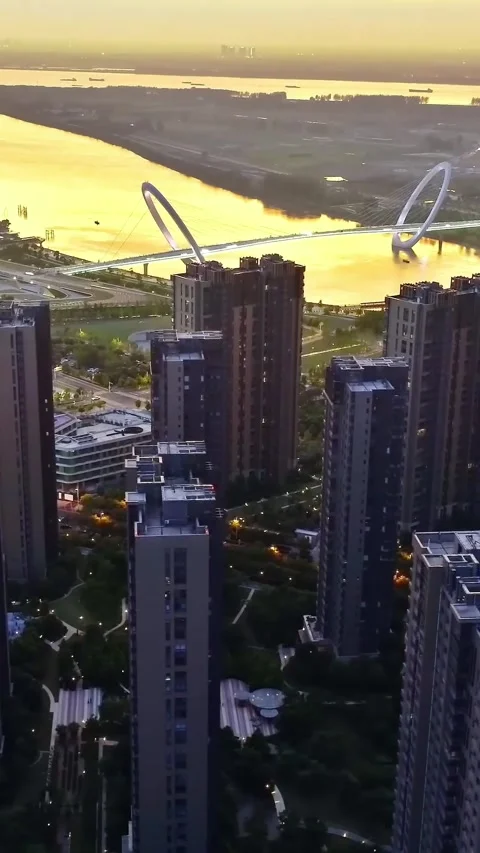 Explore Nanjing City from the sky with views of its tall buildings Vídeos de archivo 335074524