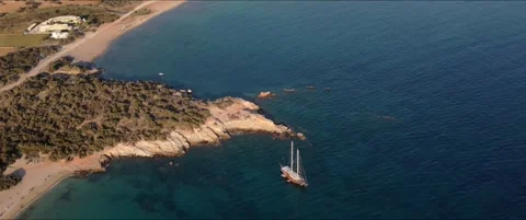 Explore naxos and the ancient portara in summer with drone views Vídeos de archivo 335089344