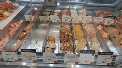 Explore Our Fresh Seafood Selection Available at the Local Market for Everyones Vidéo 295079239