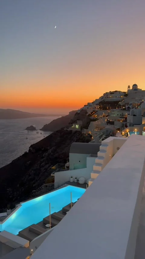 Explore sunset views from luxury hotels in Oia Santorini. Vídeos de archivo 335081284
