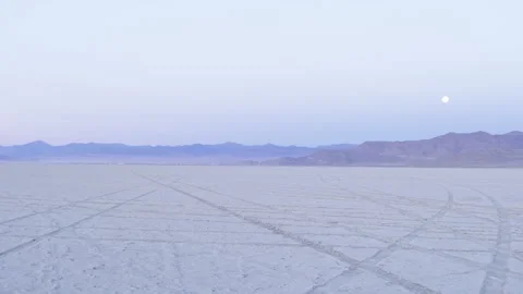 Explore the tranquil beauty of salt flats at blue hour in utah Stock-Footage 312662328