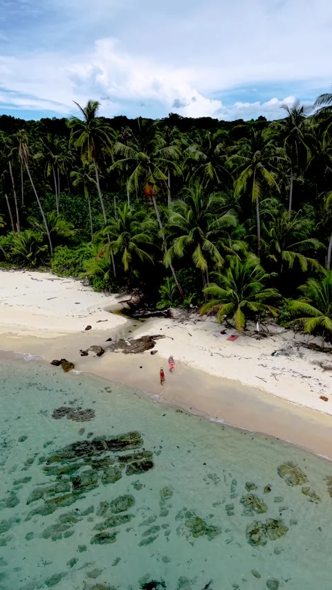 Explore the untouched beauty of Koh Kood Island in Thailands tropical paradise Vídeo Stock 326711069