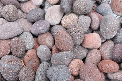 Explore a Vibrant Collection of Smooth River Stones for Artistic and Decorative 스톡 사진