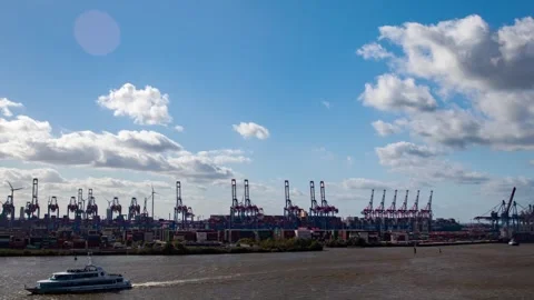 Explore the Vibrant Hamburg Port in a Captivating Timelapse Journey 스톡 동영상 309572233