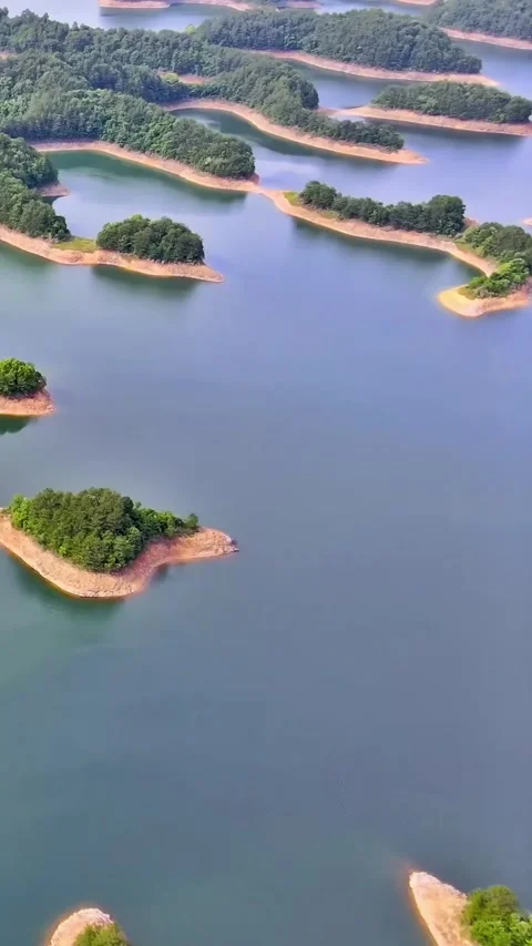 Explore West Lake in Hangzhou through stunning drone views Vídeos de archivo 335073767