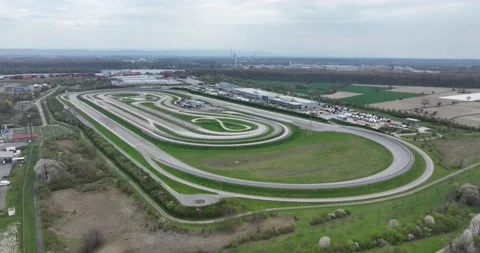 Explore the world-class testing grounds where engineers put their truck designs Vídeos de archivo 239192312