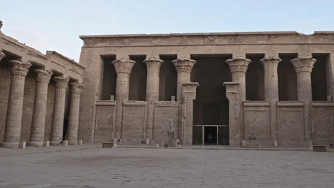 Exploring Ancient Edfu Temple in Egypt in the Morning Vidéo 234576093