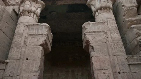 Exploring Ancient Edfu Temple in Egypt in the Morning Vidéo 234576200