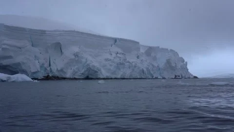 Exploring the Antarctic Coastline with Snow-Capped Mountains, Icebergs 스톡 동영상 339610967