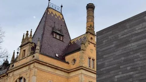 Exploring Architectural Contrast Historic Structure Merging with Modern Des.. Stock Photos