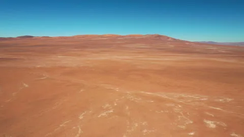 Exploring Atacama Desert vast dry extensions in the driest area of this amazi Vídeos de archivo 149355799