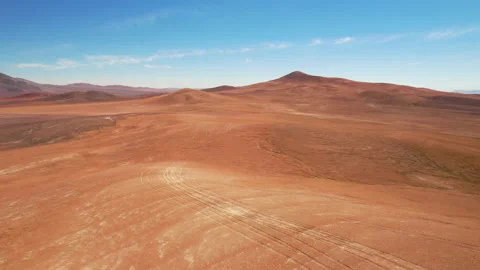 Exploring Atacama Desert vast dry extensions in the driest area of this amazi Vídeos de archivo 149364497