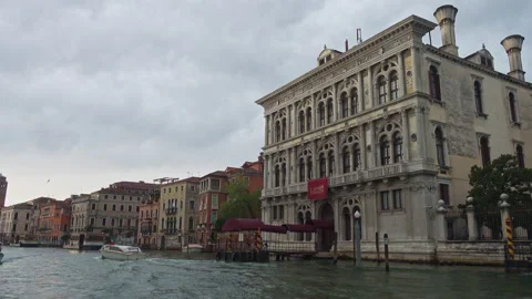 Exploring the canals of venice by boat Vídeo Stock 169443121