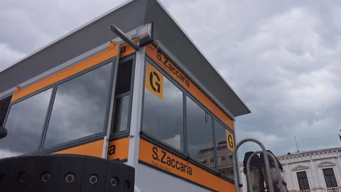 Exploring the canals of venice by boat Vídeo Stock 169443136