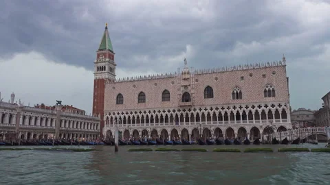 Exploring the canals of venice by boat Vídeo Stock 169443151