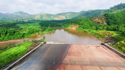 Exploring da lay irrigation reservoir in lam dong vietnam Vidéo 348196846