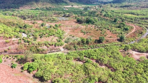 Exploring Dai Ninh Pass on Highway 28B between Binh Thuan and Lam Dong 스톡 동영상 333669946
