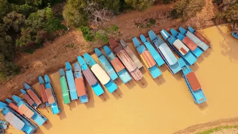 Exploring daily Life and Floating Village on Tonlé Sap Lake, Cambodia Video stock 343093809