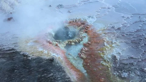 Exploring the geothermal features of Yellowstone National Park  Видео 331571440