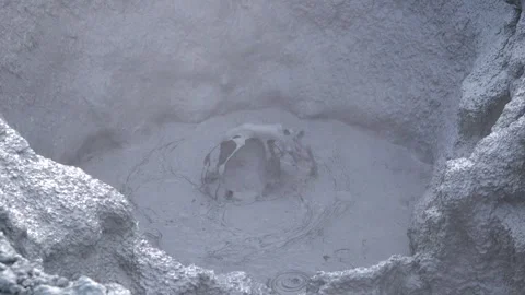 Exploring the geothermal features of Yellowstone National Park  Видео 331571449