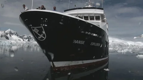 Exploring Icy Waters Aboard Hanse Explorer in Antarctica Video stock 321062589