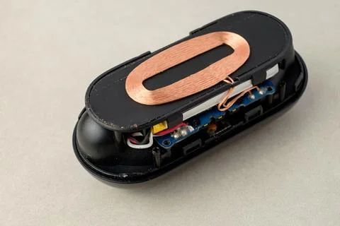 Exploring the inner workings of a wireless charging device design 스톡 사진