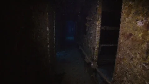 Exploring inside the USS Spiegel Grove wreck Video stock 80433084