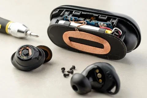 Exploring the intricate design of wireless earbuds during repair process 库存照片
