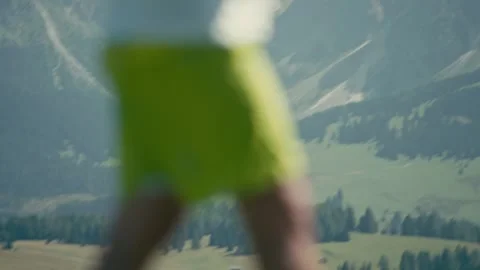 Exploring the Italian Mountains with a Trail Runner in Summertime Gear 库存影片 331166189