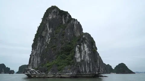 Exploring the Majestic Limestone Formations of Halong Bay in Cloudy Weather Video stock 311584663
