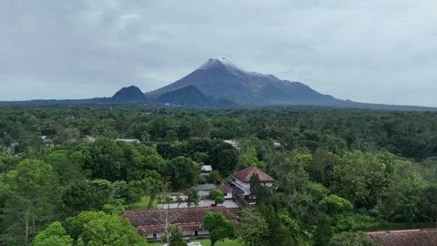 Exploring Merapi mt Jeep Adventure in Yogyakarta. Vídeo Stock 310034011
