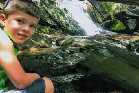 Exploring Nature by the Waterfall Foto stock