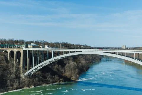 Exploring Niagara Falls with views of the bridge and river on a clear day i.. Fotos de archivo