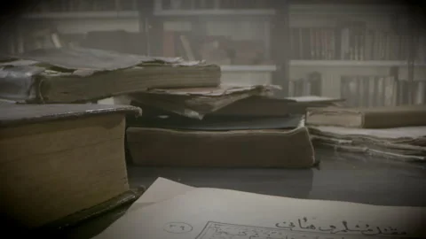 Exploring old Arabic books and documents in a dusty library Vídeos de archivo 319056861