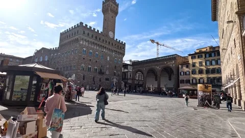 Exploring Piazza della Signoria Stockbeeldmateriaal 308612660