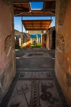 Exploring Pompeii's Ruins in Springtime Light Foto stock