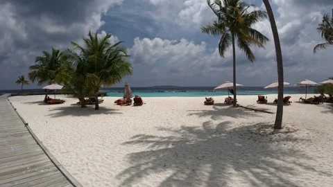 Exploring the pristine beaches and vibrant nature of the Maldives at midday 動画素材 286105488