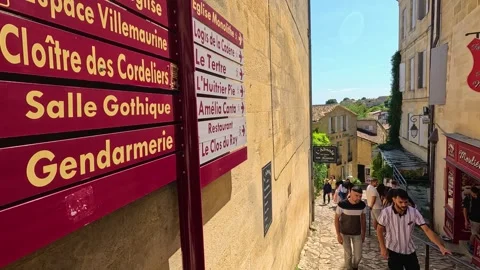 Exploring Saint-Ãmilion's Charming Streets Vídeos de archivo 316655836