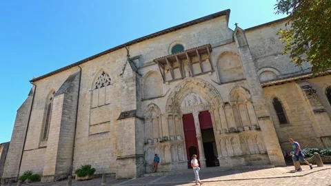 Exploring Saint-Ãmilion's Historic Architecture Stockbeeldmateriaal 327779529