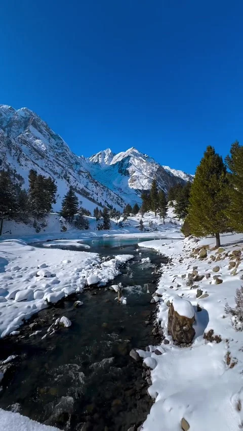 EXPLORING SKARDU IN WINTER Video stock 325321134