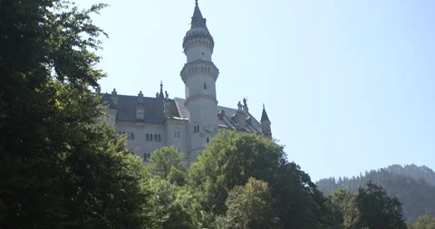 Exploring the stunning architecture of a historical castle surrounded by lush 库存影片 283789523