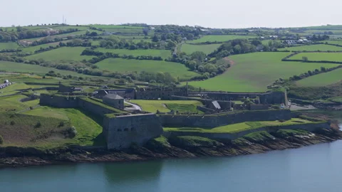 Exploring the stunning landscape and historic fortress perched on a tranquil 库存影片 314078581