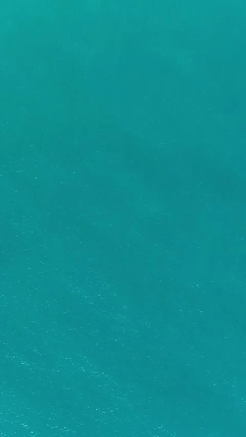 Exploring the stunning turquoise waters of a tropical paradise in autumn Видео 332868361