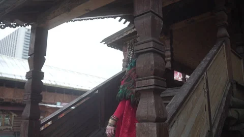 Exploring Traditional Architectural Elements Found in Nepals Heritage Vidéo 295125161