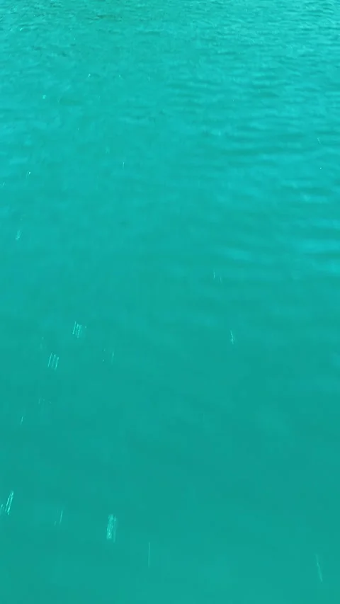 Exploring the tranquil turquoise waters of a serene coastal paradise Vídeo Stock 333915668