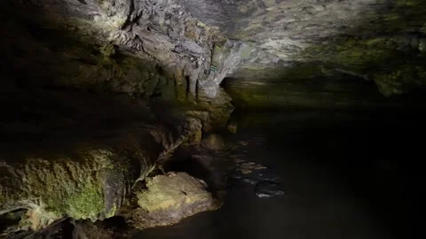 Exploring the underground river inside Jumandy Caves Video stock 334934777