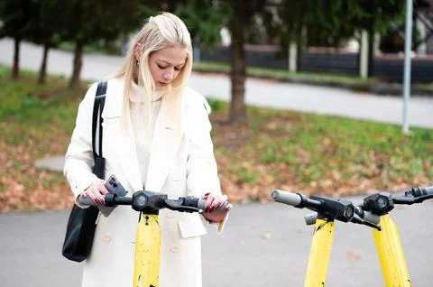 Exploring urban mobility on a chilly day with electric scooters in a vibran.. 스톡 사진