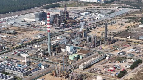 Exploring the vastness and complexity of a modern oil refinery landscape Stock Footage 334641629